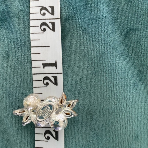 TANYA LIND SIGNED PEARL RED CRYSTAL 1980’S VINTAGE POST CHRISTMAS EARRINGS - Picture 3 of 6